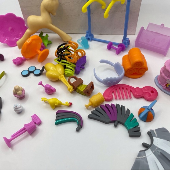 My Little Pony Lot Of Various MLP Playset Accessories Furniture - Picture 5 of 9